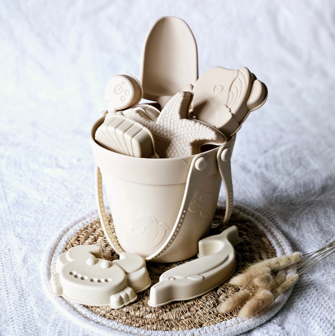 Sommer-Silikoneimer mit Formen, beige